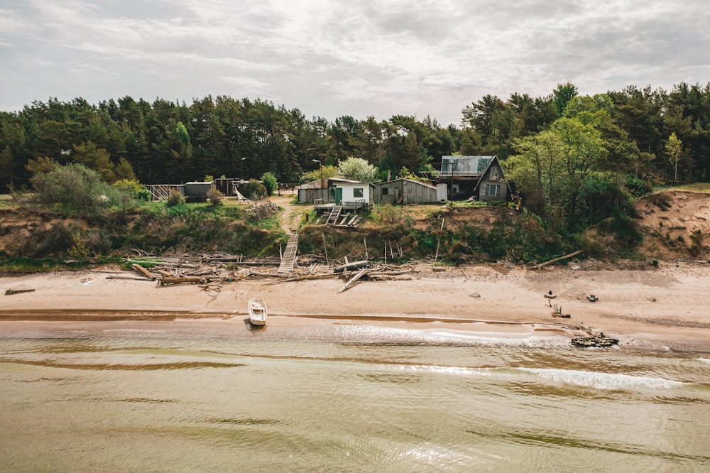 white house near the ocean photography