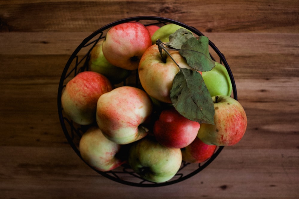 apples on bowl