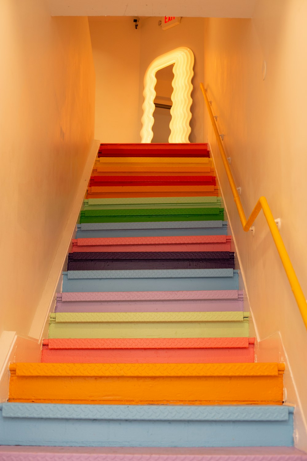 色とりどりの階段