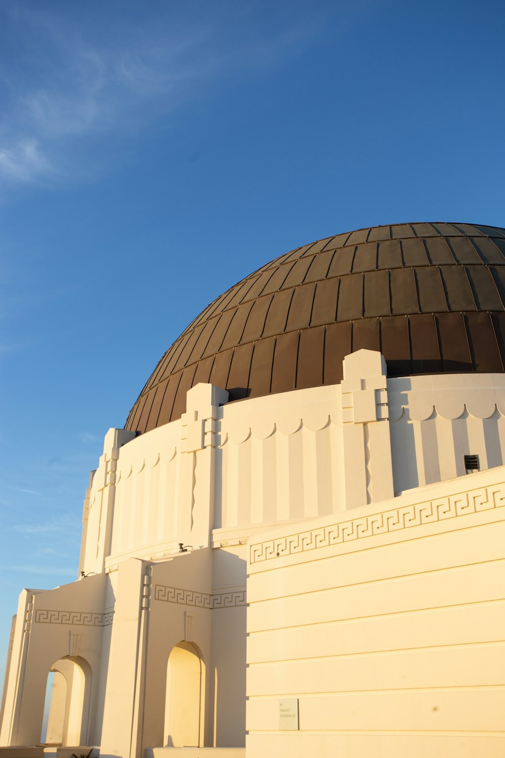 white and brown concrete mosque close-up photography