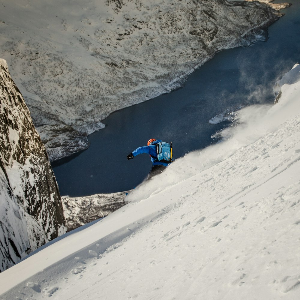 person snowboarding during daytime