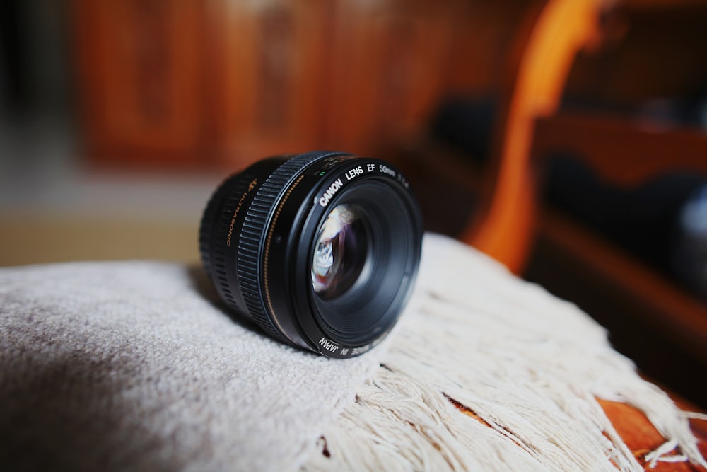 round black zoom lens