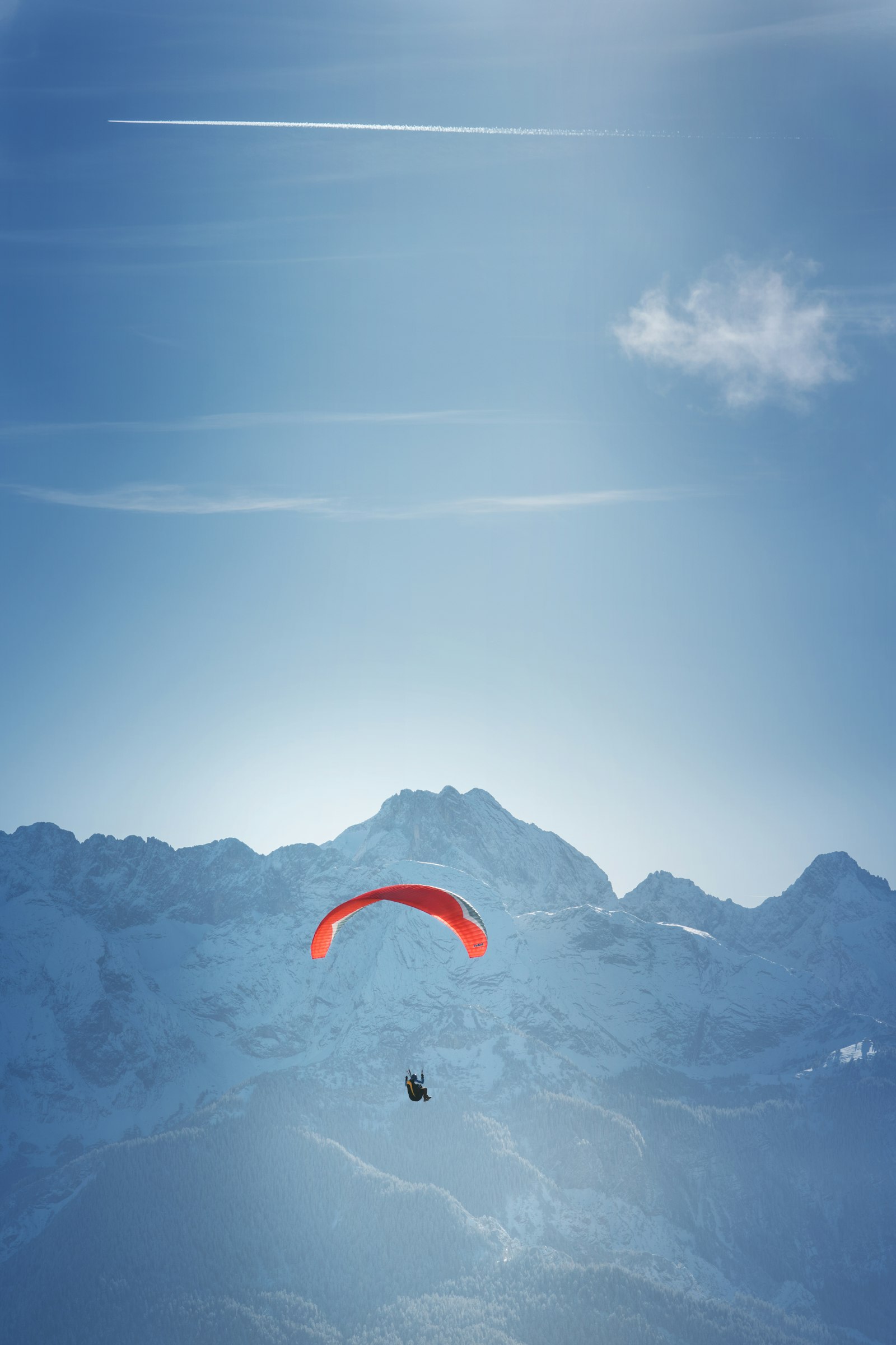 Nikon D5500 + Nikon AF-S Nikkor 24-70mm F2.8E ED VR sample photo. Man paragliding photo photography