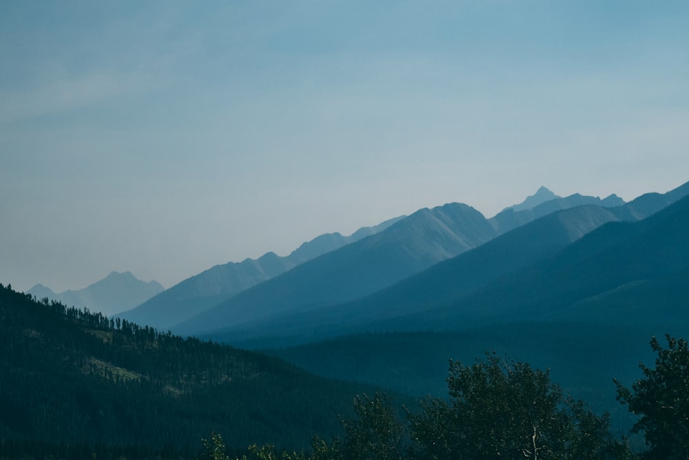 Vue sur la montagne pendant la journée