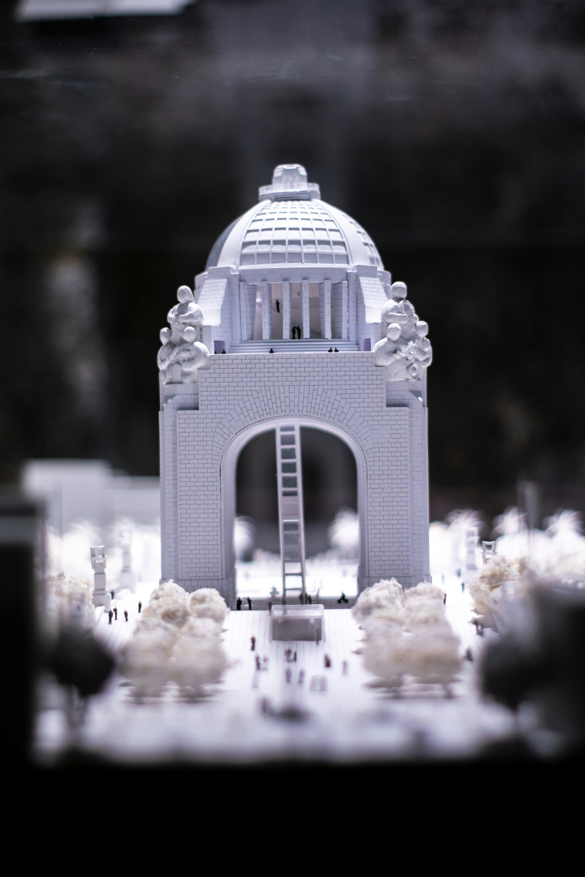 Casa de hormigón blanco