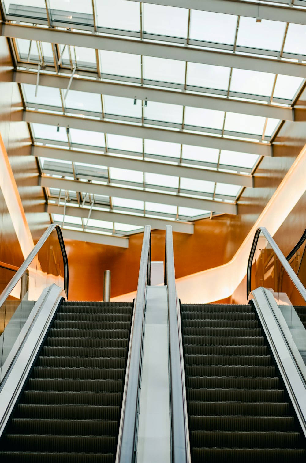 Strukturfotografie von Rolltreppen