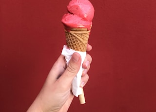 strawberry ice cream in conne