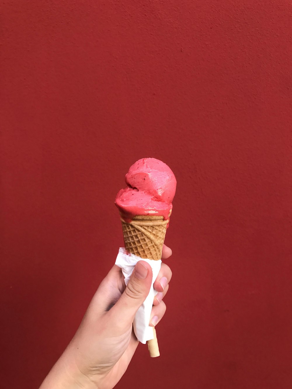 strawberry ice cream in conne