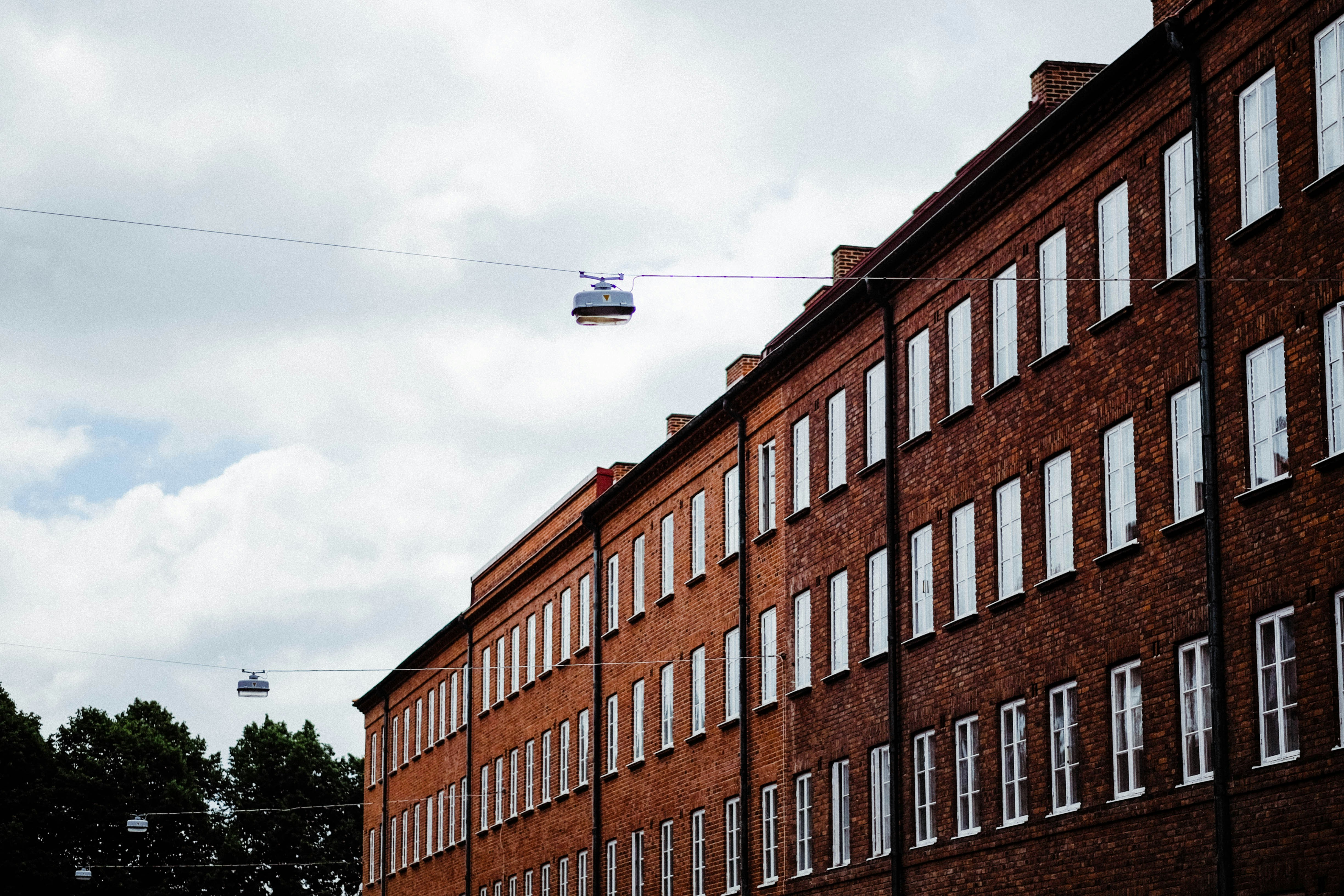 Bbraunes Betongebäude