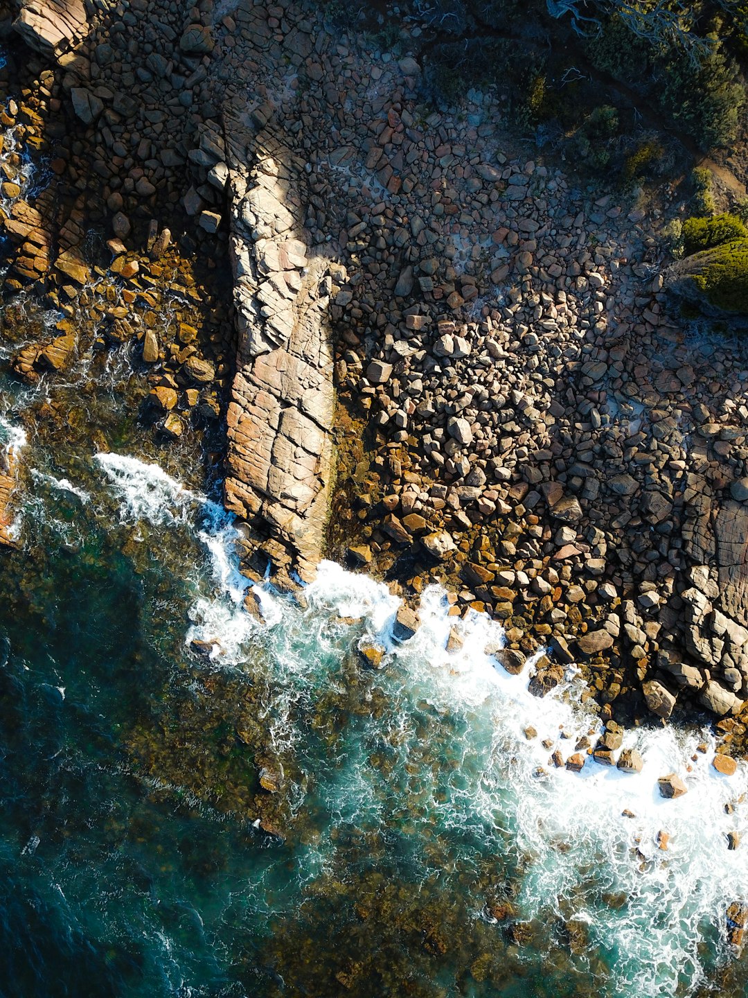 aerial photo of ocean waves