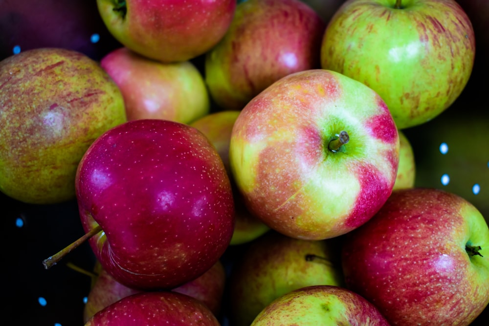 pile of red and green apples