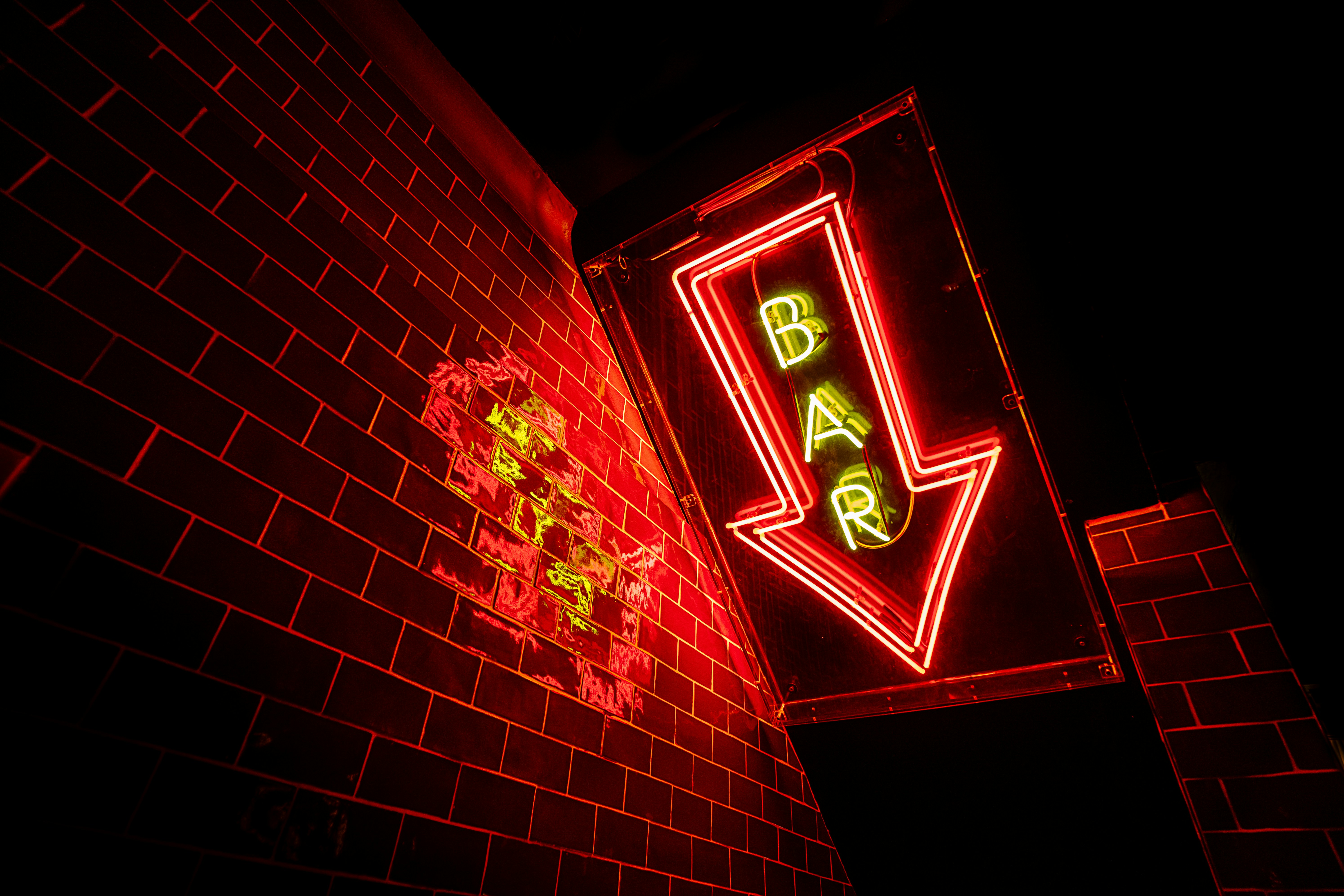 https://images.unsplash.com/photo-1558872394-ca779ef64f2c?ixid=M3w2MjYzNjJ8MHwxfHNlYXJjaHw2fHxEYXZlJTIwJTI2JTIwQnVzdGVyJTI3c3xlbnwwfDB8fHwxNzUyOTAzMDA3fDA&ixlib=rb-4.1.0