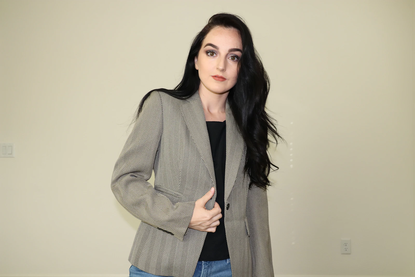 Saia de alfaiataria reta com fenda: elegância afiada para o trabalho