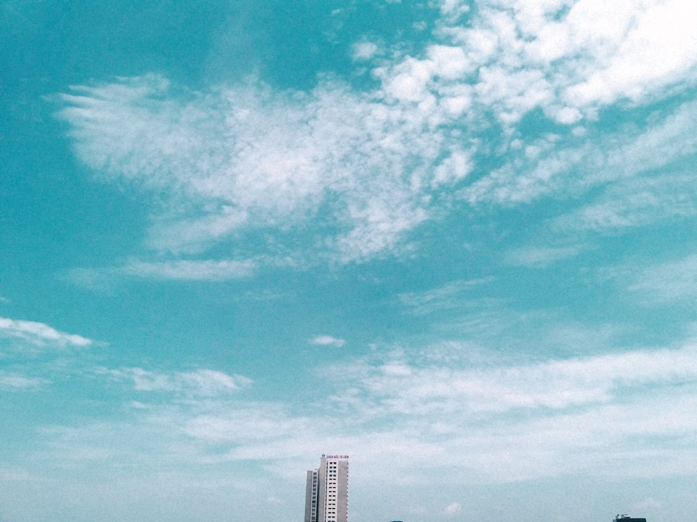 building under blue sky