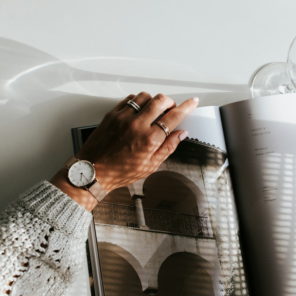 round white analog watch