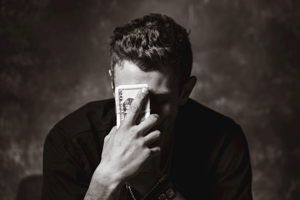 man holding banknote to show a thought of how much can you earn