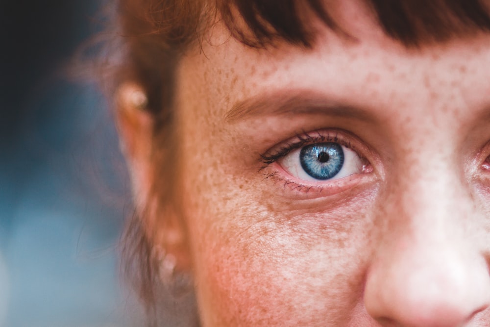 person's right blue eye