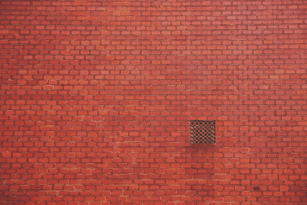 parede de tijolo laranja