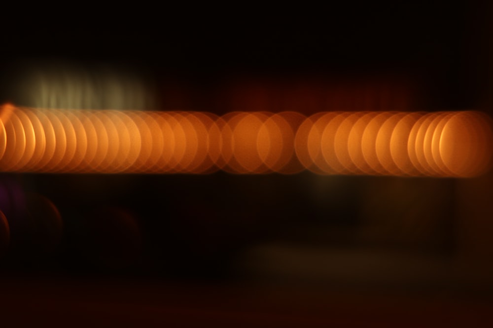 a blurry photo of a street light
