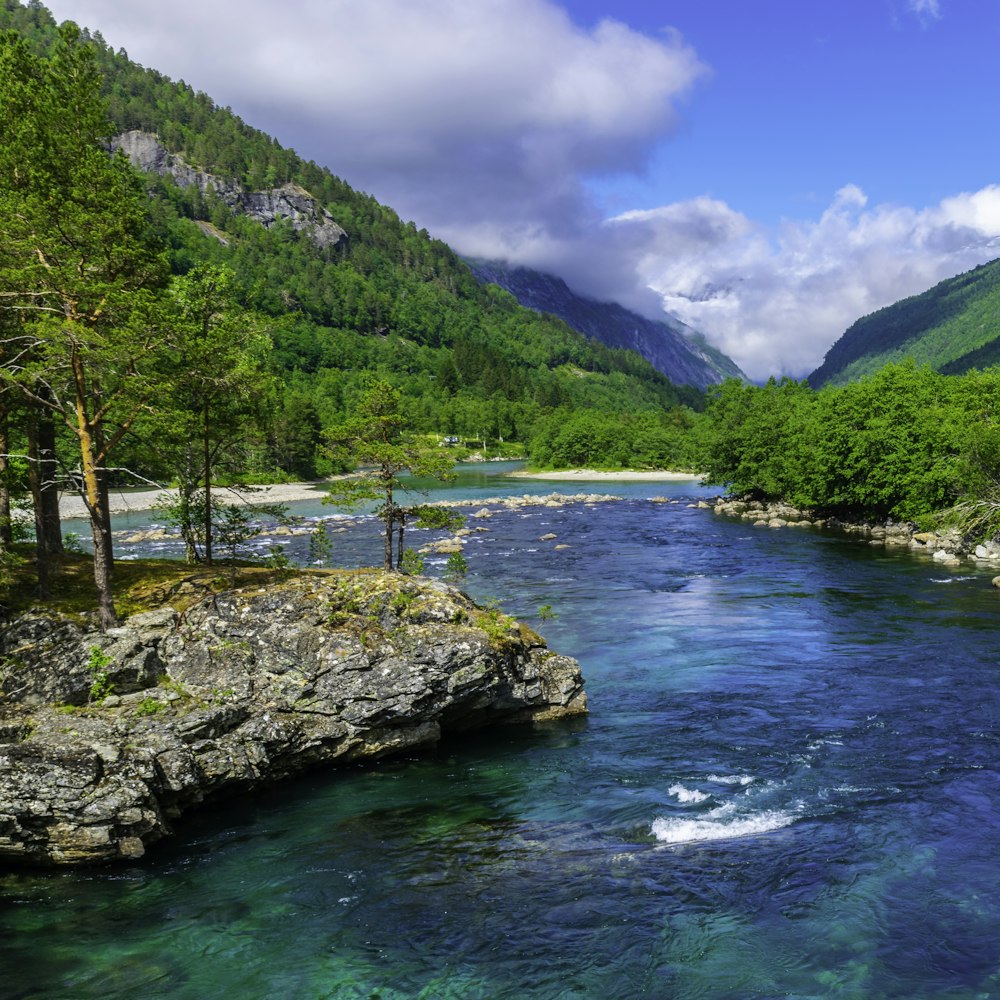 river between mountain