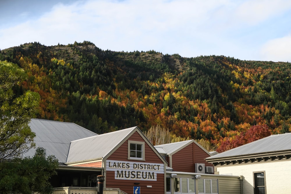 brun et blanc Lakes District Museum pendant la journée