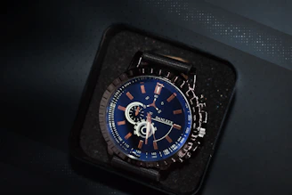 A compact travel watch case featuring durable EVA inserts and a soft-touch finish.