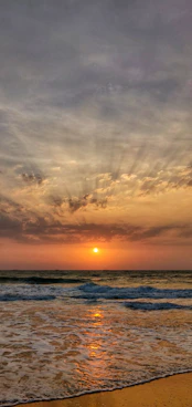 ocean during golden houir