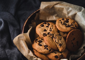 brown cookies on round brown bowl