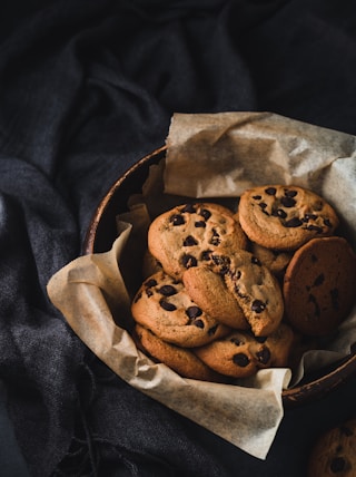 brown cookies on round brown bowl