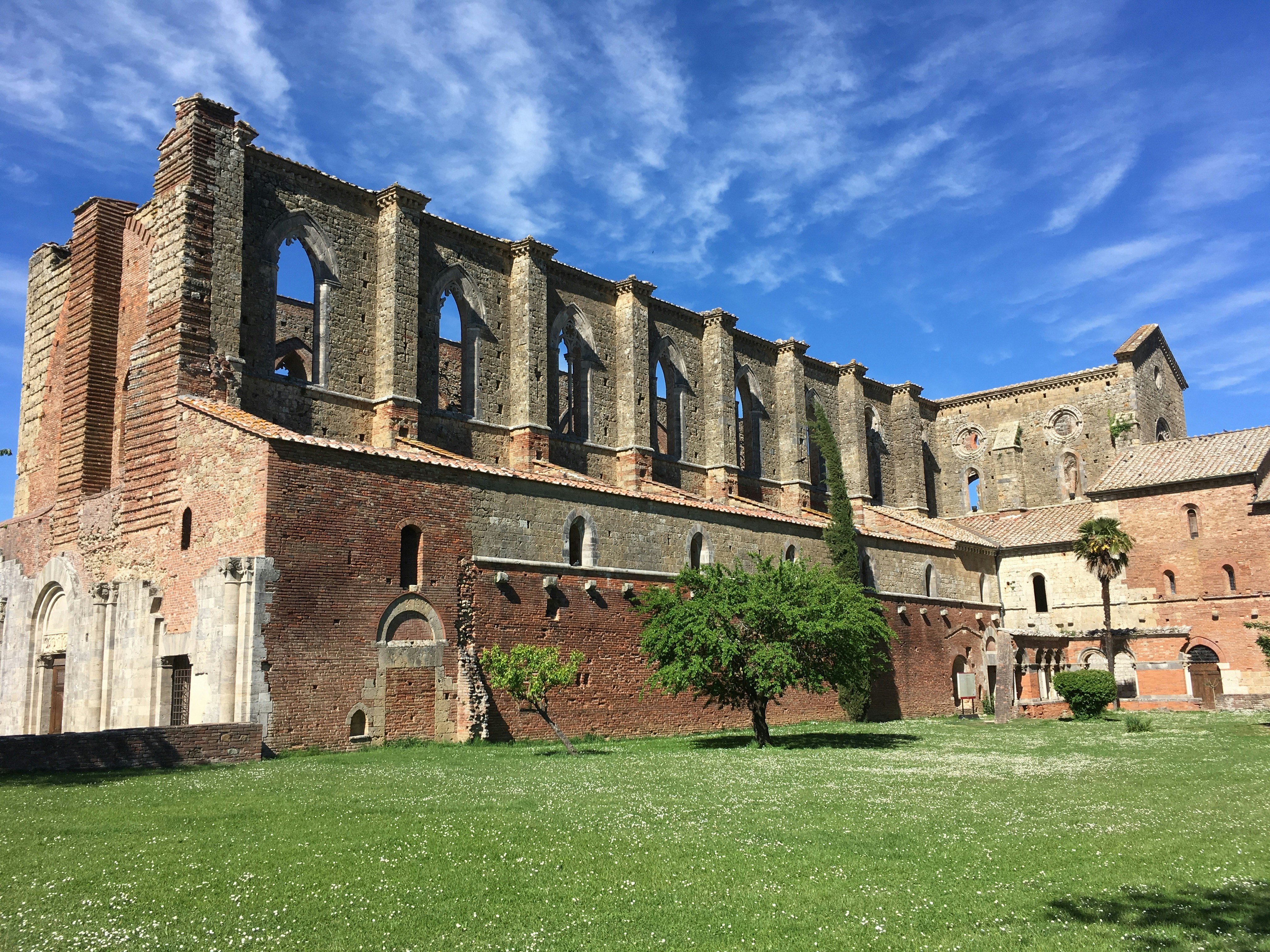 architectural photography of brown and gray monument