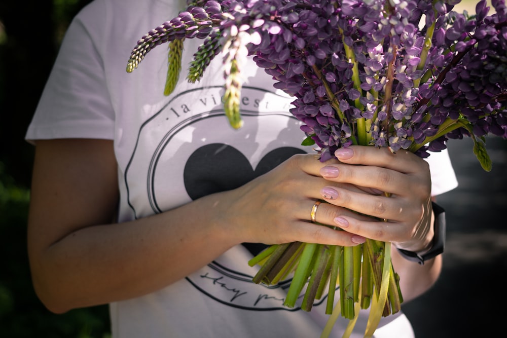 person holding bunch of lavenders