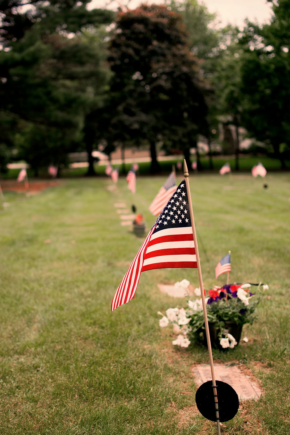 USA flag during daytime