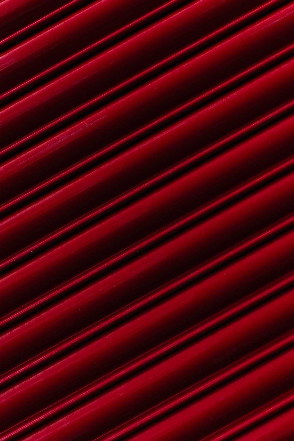 um close up de uma superfície de metal vermelho