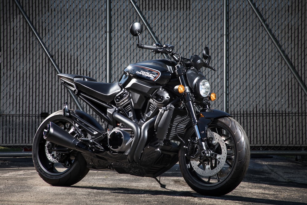 close-up photography of black motorcycle