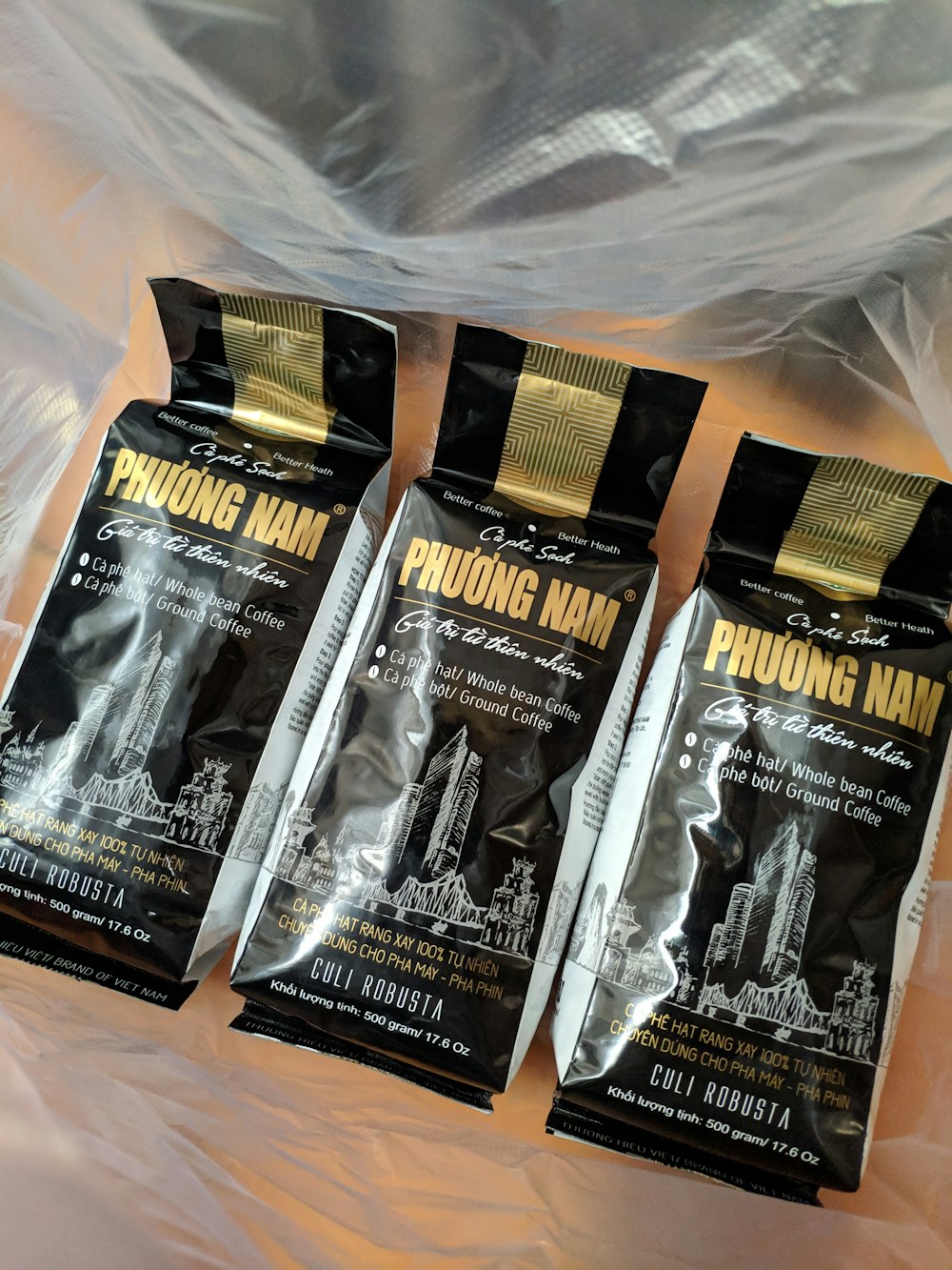 três pacotes de Phoung Nam