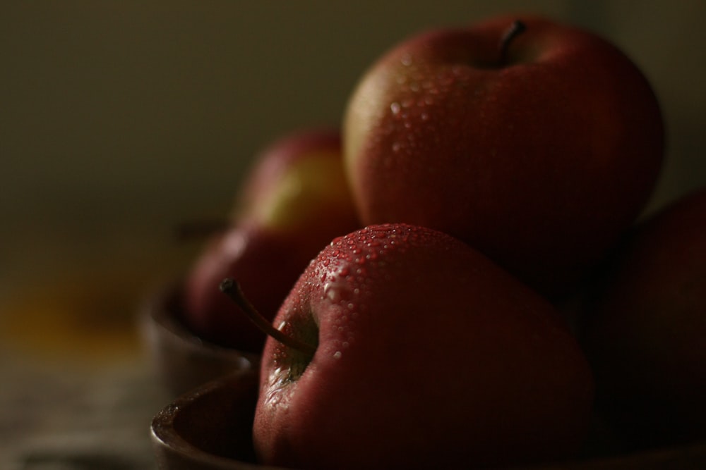 red apple close-up photography