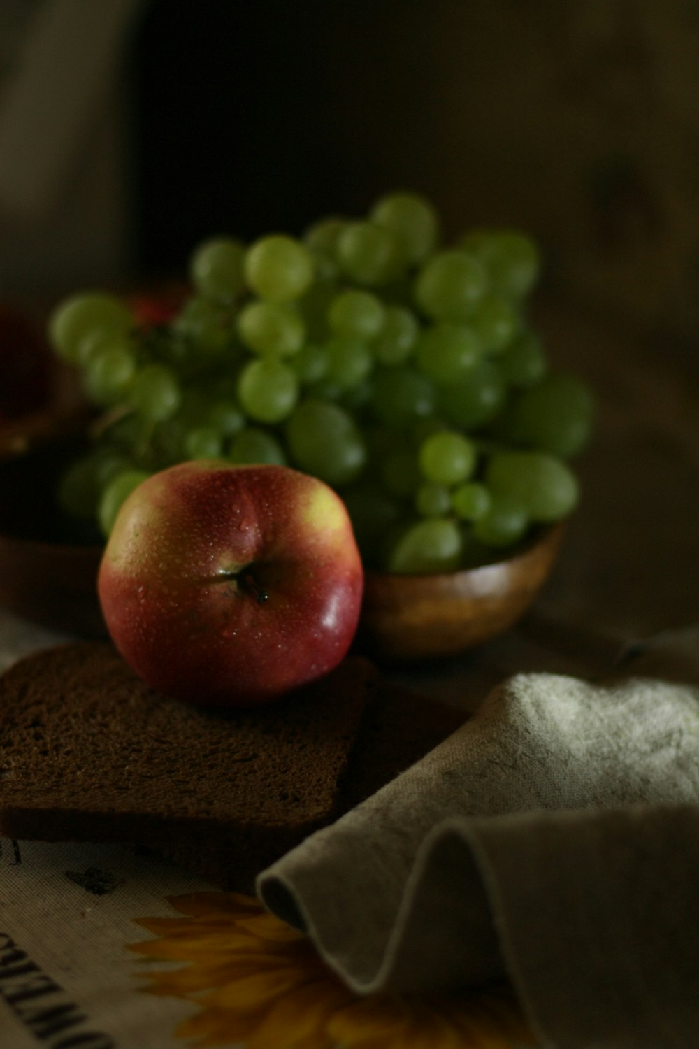 red apple close-up photography