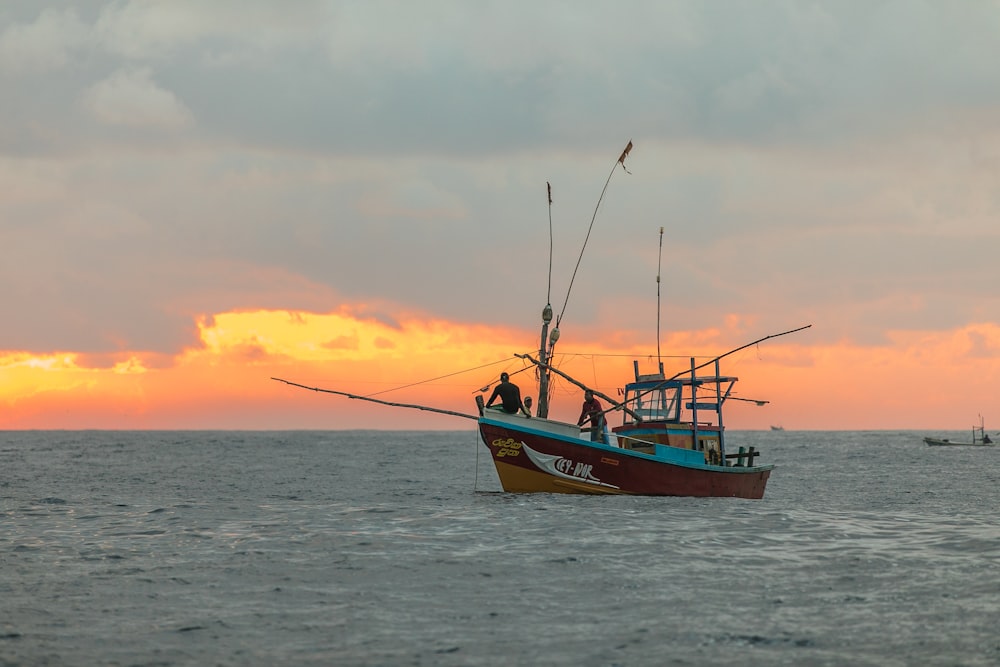 buying Fishing Boats Pictures | Download Free Images on Unsplash