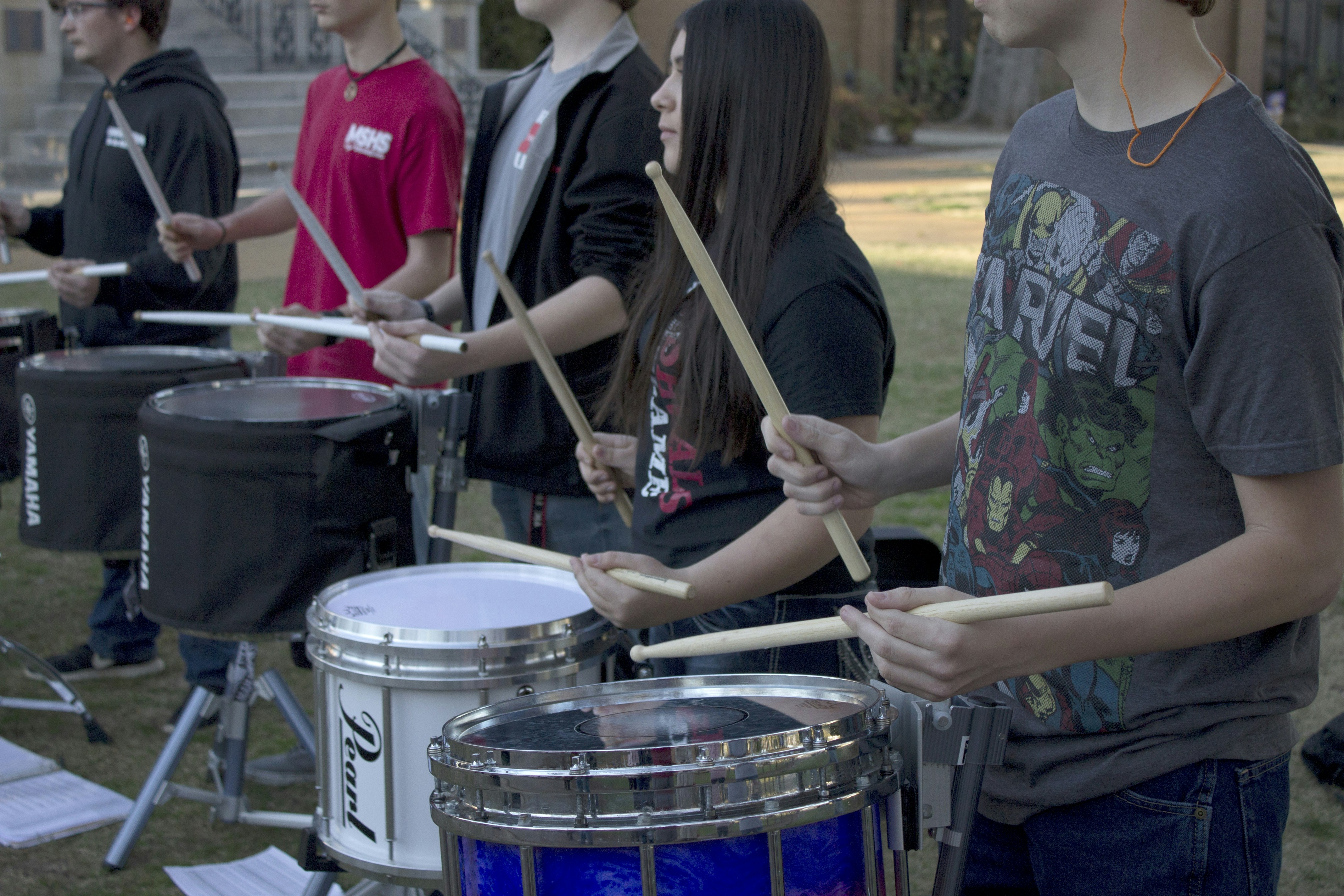 Hey Leute, ich bin neu am Schlagzeug und frage mich immer, was dieses kleine  Loch oben in der Kick ist. Weiß jemand, was es bewirkt oder warum es da  ist? : r/drums, image size:3000x2000