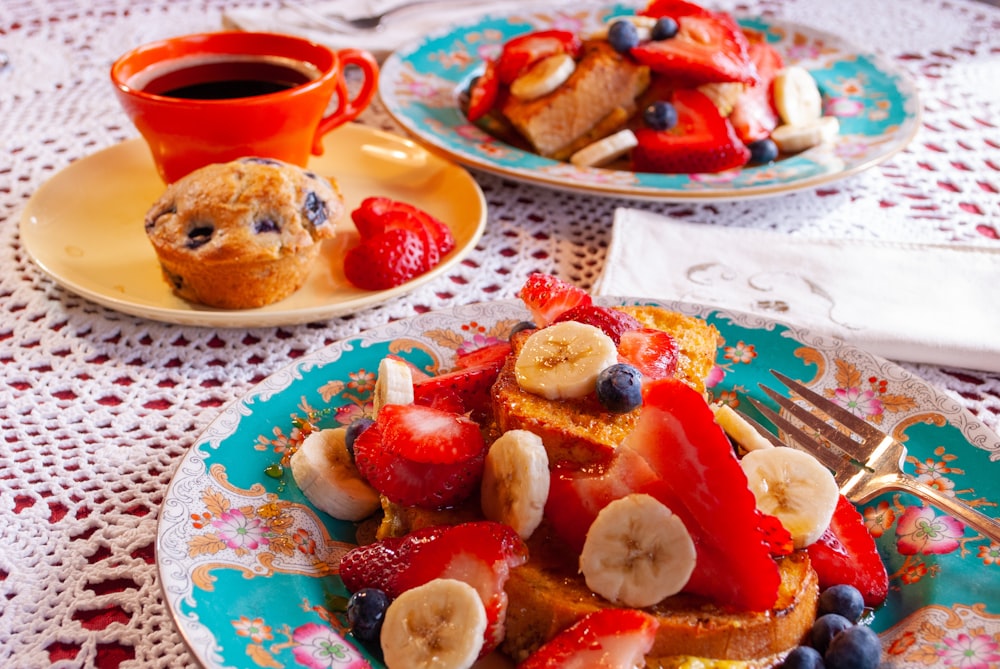 pancakes with strawberry and bananas