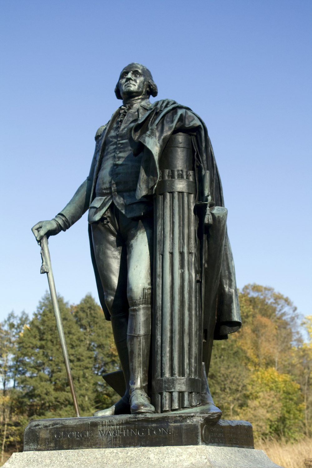 estatua de hormigón del hombre