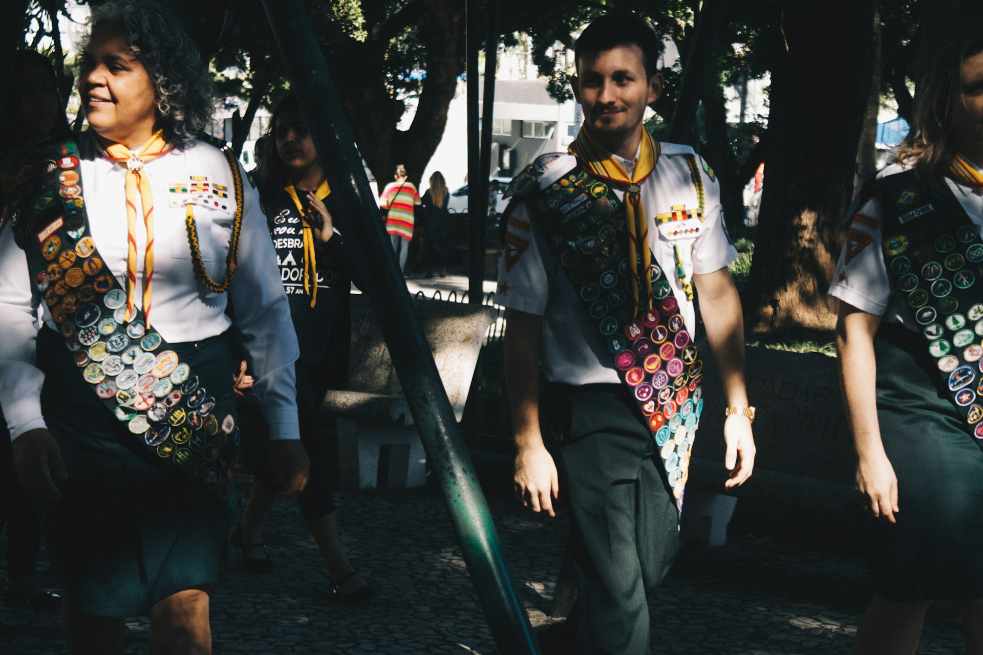 gray computer monitor