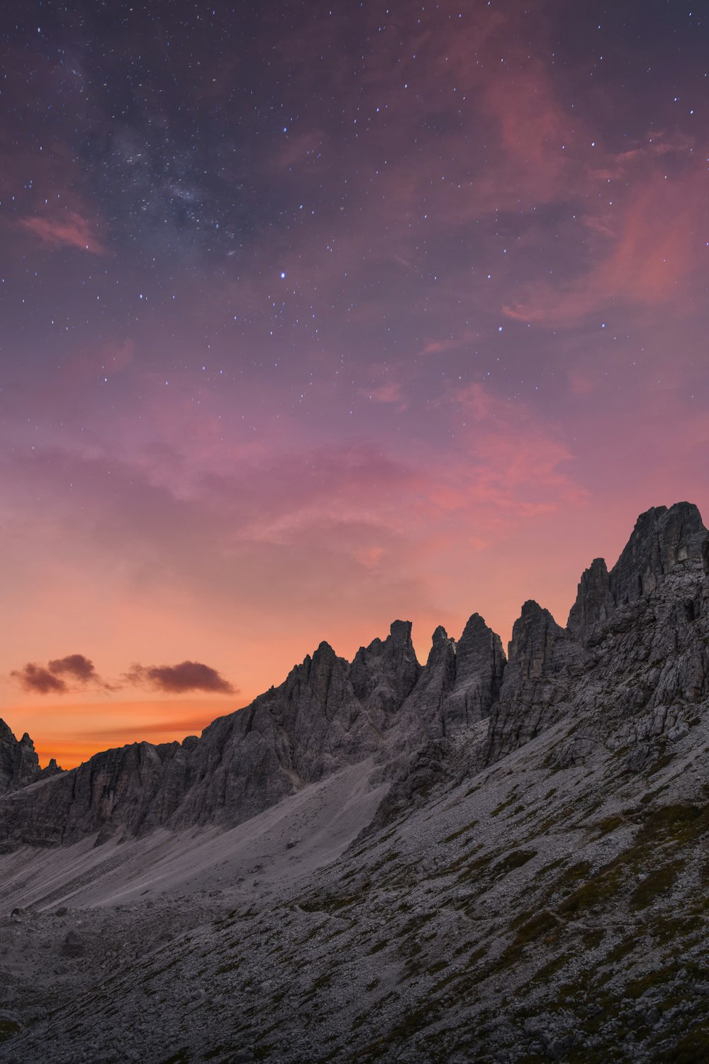 Đặt tay lên trái tim và cảm nhận sự yên bình khi ngắm nhìn hình ảnh núi trời miễn phí trên Unsplash. Với hơn 1000 bức ảnh đẹp như mơ, bạn sẽ có cơ hội trải qua những trải nghiệm đáng nhớ khi tái hiện tất cả độc đáo của sự hoang sơ nơi vùng núi cao.