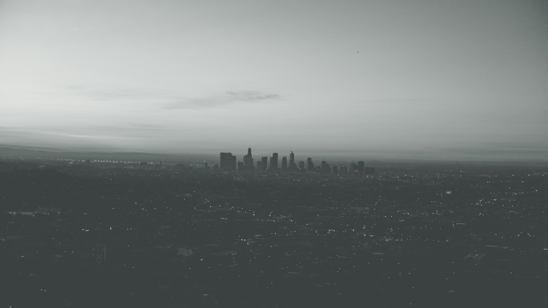 a black and white photo of a city skyline