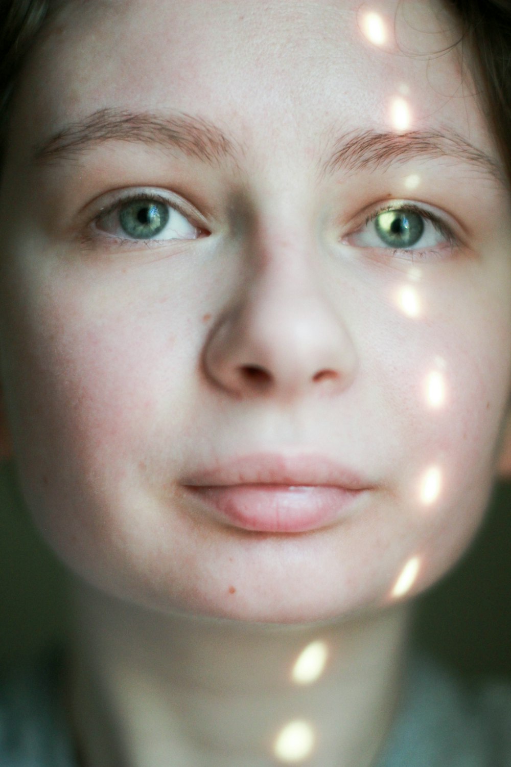 Photographie de portrait d’une personne aux yeux bleus