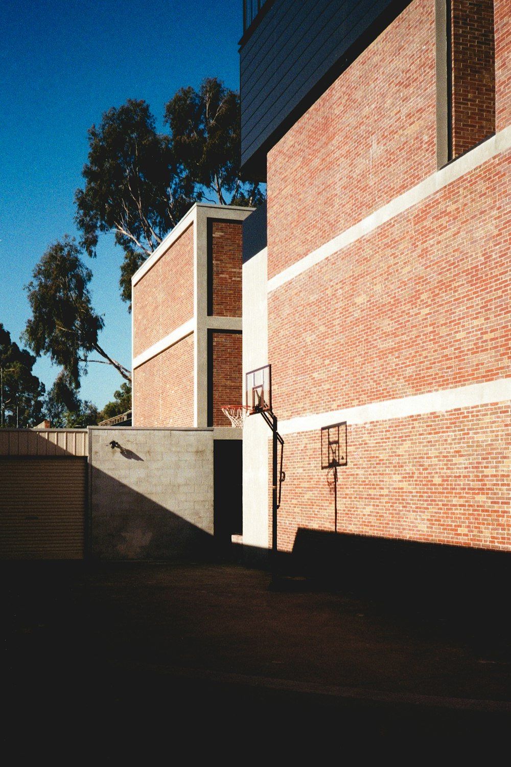 basketball hoop system near wall