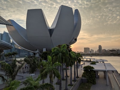 ArtScience Museum - От Helix Bridge - South Side, Singapore