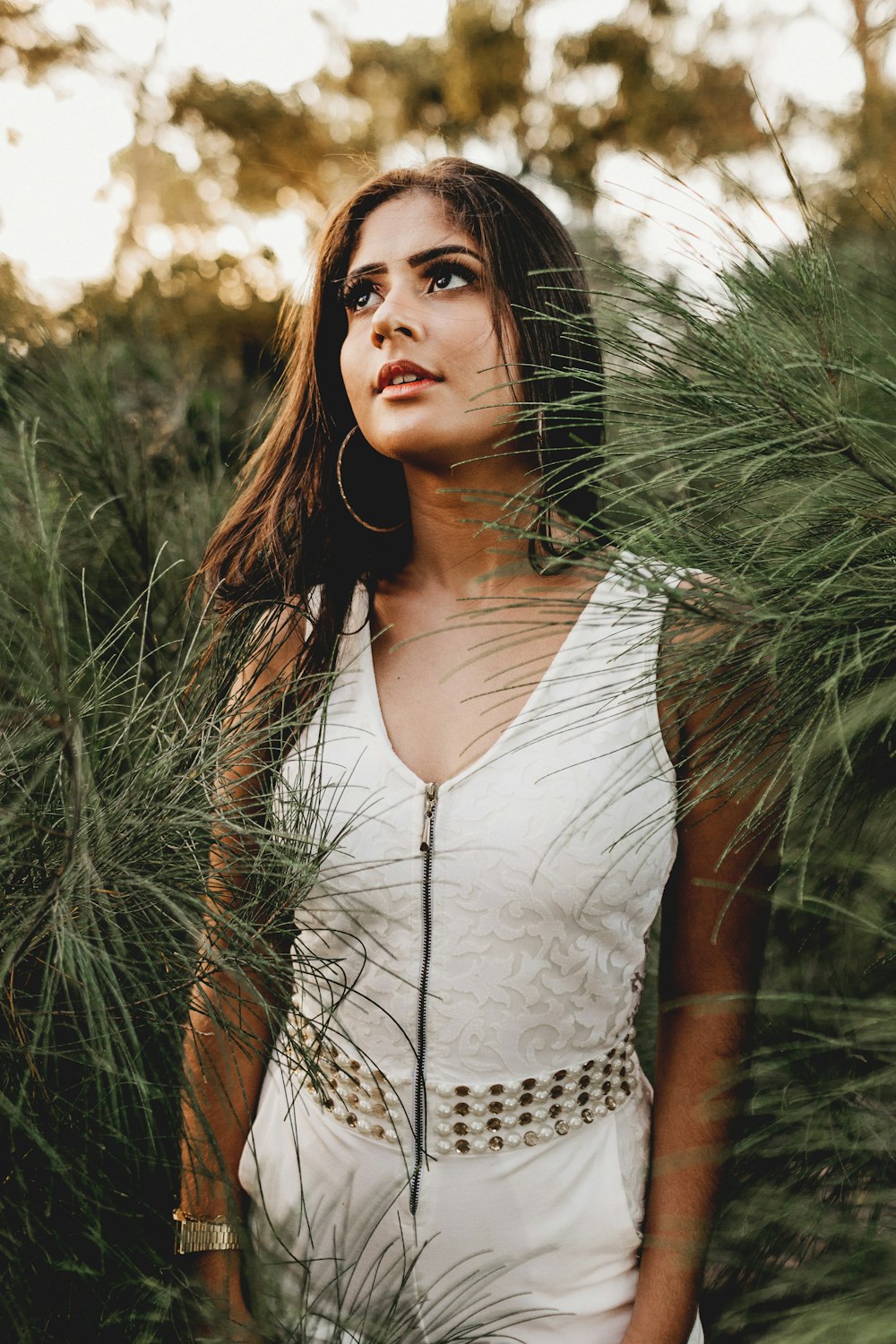 woman wearing white tank top