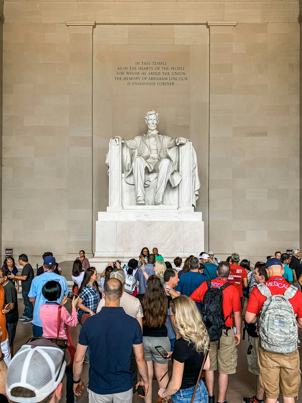 pessoas no Lincoln Memorial