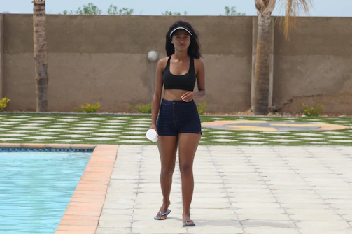 A woman confidently moving outdoors, showcasing the secure fit of vchoice pads.